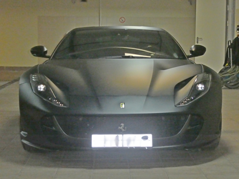 Ferrari 812 Superfast - фото - 11